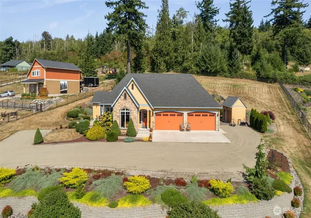 Photo 4 of Sale Pending at 204 Powder Hill Dr, Kalama, WA 98625 | MLS# NWM2572420 | Listing updated on 2026-10-01