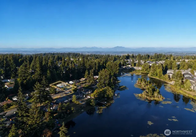 Photo 1 of Single family home for sale at 431 72nd St Se, Everett, WA 98203 | MLS# NWM2572422 | Listing updated on 2026-09-30