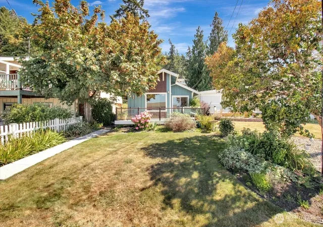 Photo 3 of Sale Pending at 92 Utsalady Rd, Camano Island, WA 98282 | MLS# NWM2572492 | Listing updated on 2026-10-02