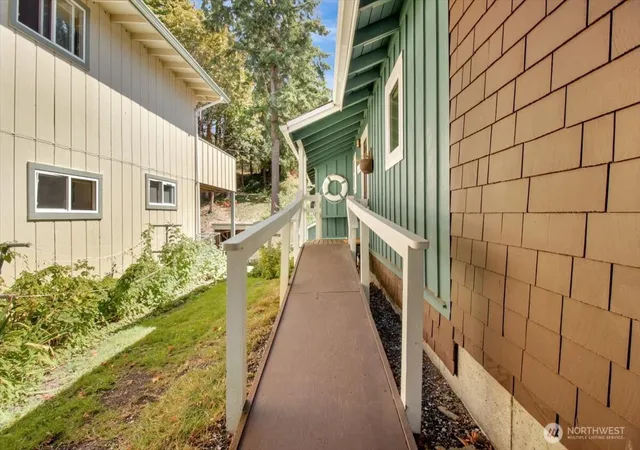 Photo 4 of Sale Pending at 92 Utsalady Rd, Camano Island, WA 98282 | MLS# NWM2572492 | Listing updated on 2026-10-02
