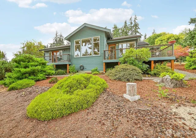 Photo 2 of Sale Pending at 34 Terrace Dr, Port Townsend, WA 98368 | MLS# NWM2572557 | Listing updated on 2026-09-25