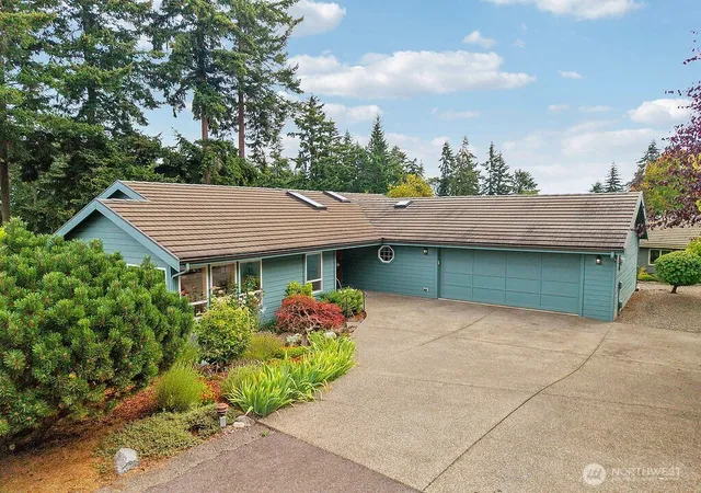 Photo 3 of Sale Pending at 34 Terrace Dr, Port Townsend, WA 98368 | MLS# NWM2572557 | Listing updated on 2026-09-25