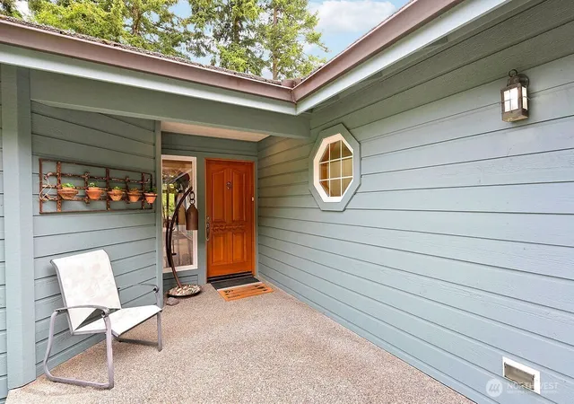 Photo 3 of Sale Pending at 34 Terrace Dr, Port Townsend, WA 98368 | MLS# NWM2572557 | Listing updated on 2026-09-25