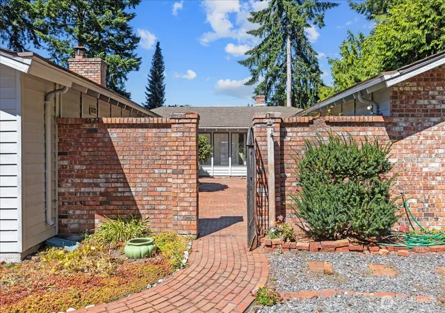 Photo 3 of Sale Pending at 9113 186th Pl Sw, Edmonds, WA 98026 | MLS# NWM2572707 | Listing updated on 2026-09-24