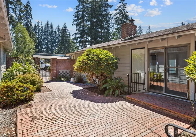 Photo 3 of Sale Pending at 9113 186Th Pl Sw, Edmonds, WA 98026 | MLS# NWM2572707 | Listing updated on 2026-09-24