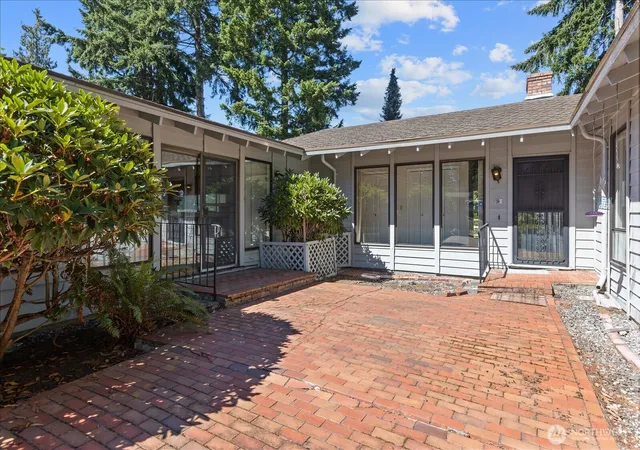 Photo 4 of Sale Pending at 9113 186Th Pl Sw, Edmonds, WA 98026 | MLS# NWM2572707 | Listing updated on 2026-09-24