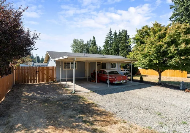 Photo 2 of Single family home for sale at 809 4Th Ave Ne, Chehalis, WA 98532 | MLS# NWM2572721 | Listing updated on 2026-09-29