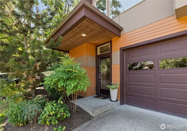 Photo 2 of Single family home for sale at 13521 Se 81st Pl, Newcastle, WA 98059 | MLS# NWM2572824 | Listing updated on 2026-09-23