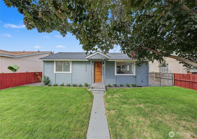 Photo 1 of Single family home for sale at 1215 Yakima St Se, Ephrata, WA 98823 | MLS# NWM2572881 | Listing updated on 2026-09-25