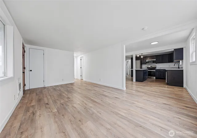 Photo 3 of Single family home for sale at 1215 Yakima St Se, Ephrata, WA 98823 | MLS# NWM2572881 | Listing updated on 2026-09-25