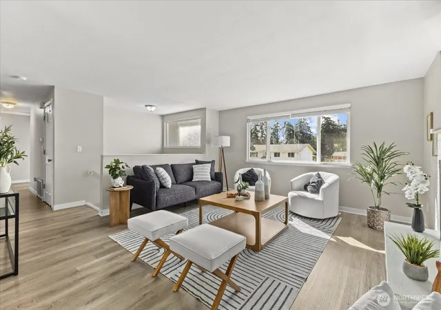 Photo 2 of Single family home for sale at 720 Nw Hyak Dr, Oak Harbor, WA 98277 | MLS# NWM2572891 | Listing updated on 2026-09-28
