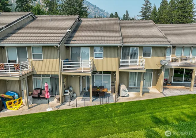 Photo 4 of Condo for sale at 11415 S Lakeshore Rd #21, Chelan, WA 98816 | MLS# NWM2572936 | Listing updated on 2026-09-25