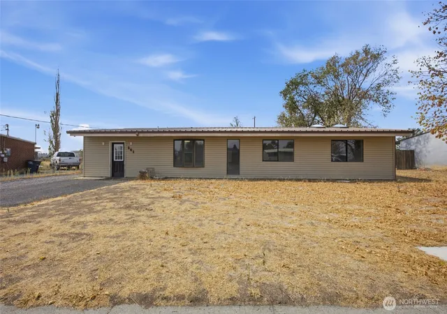Photo 1 of Sale Pending at 541 Castle Dr, Moses Lake, WA 98837 | MLS# NWM2572940 | Listing updated on 2026-09-25
