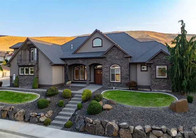 Photo 2 of Single family home for sale at 2303 W 49th Ave, Kennewick, WA 99337 | MLS# NWM2572998 | Listing updated on 2026-09-25