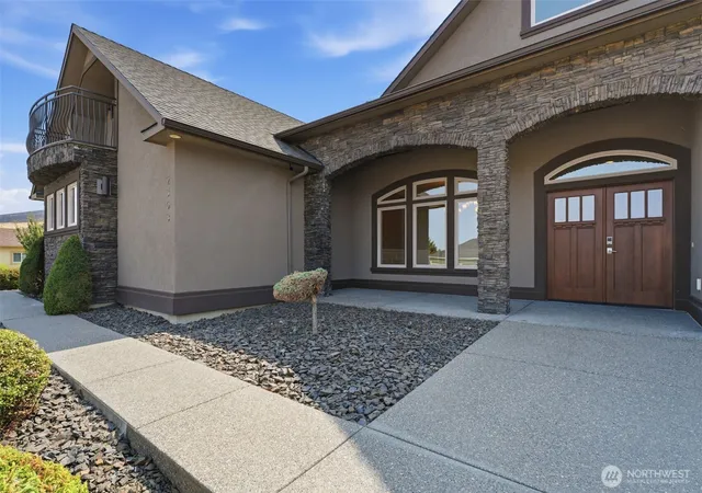 Photo 3 of Single family home for sale at 2303 W 49Th Ave, Kennewick, WA 99337 | MLS# NWM2572998 | Listing updated on 2026-09-25