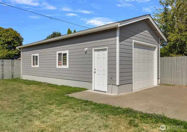 Photo 2 of Single family home for sale at 516 S Trenton St, Seattle, WA 98108 | MLS# NWM2573004 | Listing updated on 2026-09-23