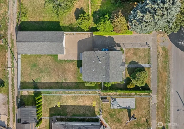 Photo 3 of Single family home for sale at 516 S Trenton St, Seattle, WA 98108 | MLS# NWM2573004 | Listing updated on 2026-09-23