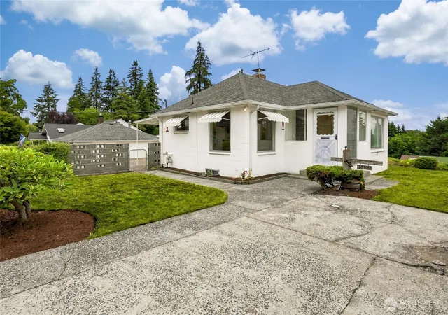 Photo 3 of Single family home for sale at 15852 7Th Ave Sw, Seattle, WA 98166 | MLS# NWM2573015 | Listing updated on 2026-09-23