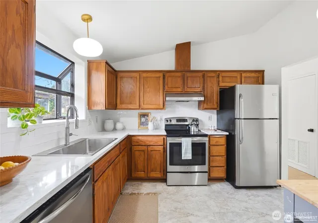 Photo 2 of Sale Pending at 3519 Ne 95th St, Seattle, WA 98115 | MLS# NWM2573029 | Listing updated on 2026-09-30