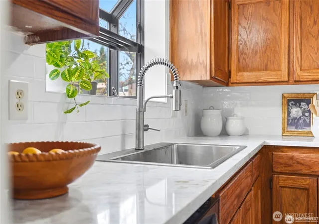 Photo 3 of Sale Pending at 3519 Ne 95th St, Seattle, WA 98115 | MLS# NWM2573029 | Listing updated on 2026-09-30