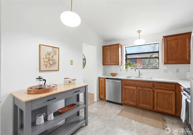Photo 3 of Sale Pending at 3519 Ne 95Th St, Seattle, WA 98115 | MLS# NWM2573029 | Listing updated on 2026-09-30