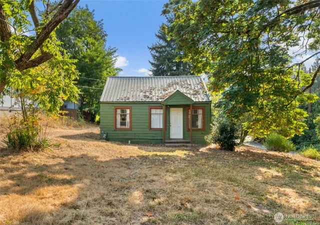 Photo 1 of Single family home for sale at 722 S 4th Ave Sw, Olympia, WA 98502 | MLS# NWM2573050 | Listing updated on 2026-09-25