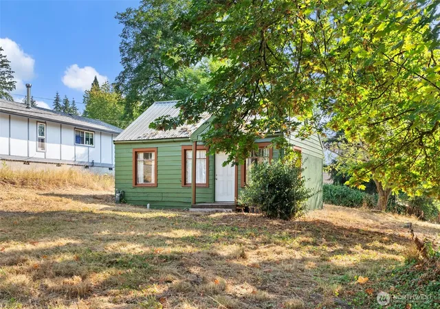 Photo 2 of Single family home for sale at 722 S 4th Ave Sw, Olympia, WA 98502 | MLS# NWM2573050 | Listing updated on 2026-09-25