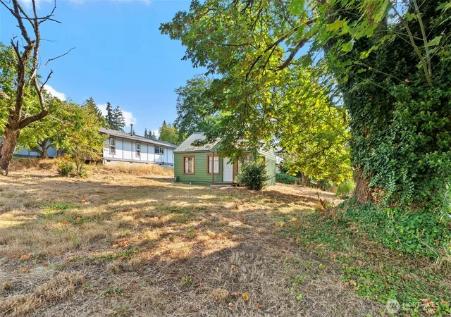 Photo 3 of Single family home for sale at 722 S 4th Ave Sw, Olympia, WA 98502 | MLS# NWM2573050 | Listing updated on 2026-09-25