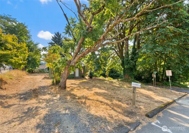 Photo 3 of Single family home for sale at 722 S 4Th Ave Sw, Olympia, WA 98502 | MLS# NWM2573050 | Listing updated on 2026-09-25