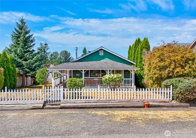 Photo 3 of Single family home for sale at 206 Kentucky Ave, Granite Falls, WA 98252 | MLS# NWM2573067 | Listing updated on 2026-09-25