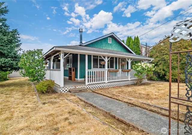 Photo 3 of Single family home for sale at 206 Kentucky Ave, Granite Falls, WA 98252 | MLS# NWM2573067 | Listing updated on 2026-09-25