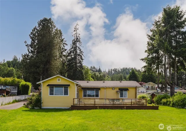 Photo 3 of Single family home for sale at 5104 Nw Sammamish Rd, Issaquah, WA 98027 | MLS# NWM2573083 | Listing updated on 2026-09-22