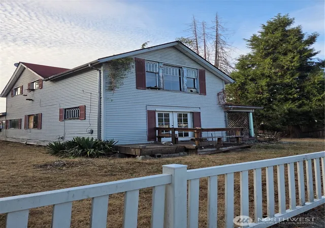 Photo 2 of Single family home for sale at 111 Calistoga St E, Orting, WA 98360 | MLS# NWM2573178 | Listing updated on 2026-09-25