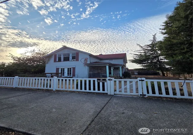 Photo 3 of Single family home for sale at 111 Calistoga St E, Orting, WA 98360 | MLS# NWM2573178 | Listing updated on 2026-09-25