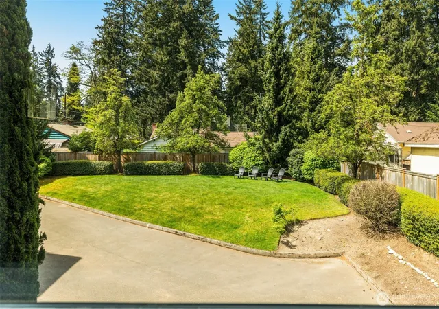 Photo 4 of Townhouse for sale at 15009 Westminster Way N, Seattle, WA 98133 | MLS# NWM2573201 | Listing updated on 2026-09-25