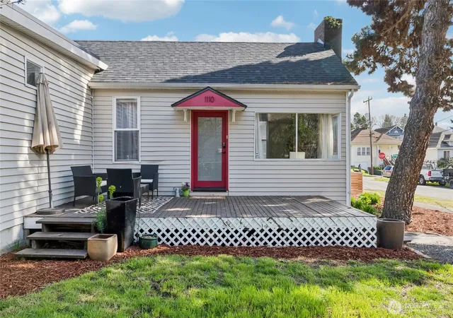 Photo 3 of Single family home for sale at 1110 S Bennett St, Seattle, WA 98108 | MLS# NWM2573306 | Listing updated on 2026-09-30