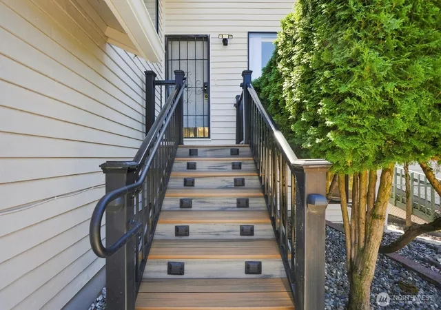 Photo 3 of Sale Pending at 1011 N 28th Pl, Renton, WA 98056 | MLS# NWM2573319 | Listing updated on 2026-09-23