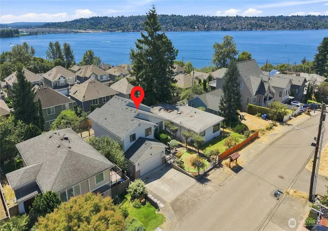 Single family home for sale at 1011 N 28Th Pl, Renton, WA 98056 | MLS# NWM2573319