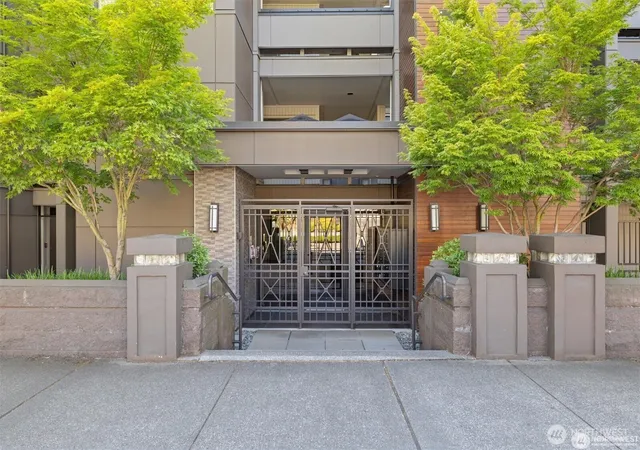 Photo 3 of Sale Pending at 827 Lake St S #207, Kirkland, WA 98033 | MLS# NWM2573332 | Listing updated on 2026-09-25