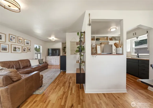 Photo 3 of Sale Pending at 525 Liberty St, Walla Walla, WA 99362 | MLS# NWM2573414 | Listing updated on 2026-09-25