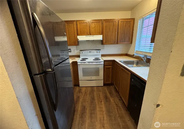 Photo 3 of Condo for sale at 1915 E Spruce St #A, Seattle, WA 98122 | MLS# NWM2573459 | Listing updated on 2026-09-29