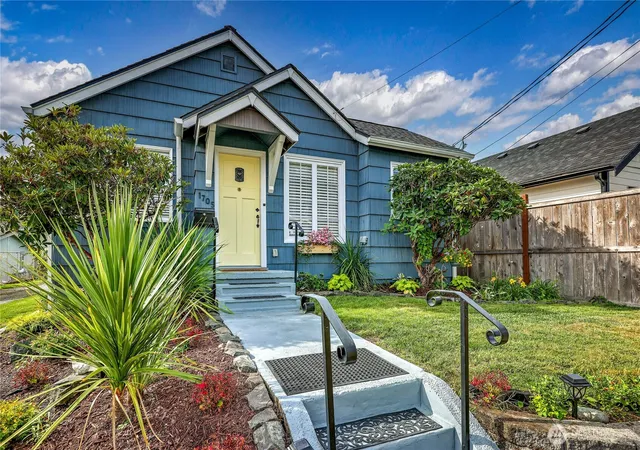 Photo 2 of Single family home for sale at 1705 13th St, Bremerton, WA 98337 | MLS# NWM2573523 | Listing updated on 2026-09-29