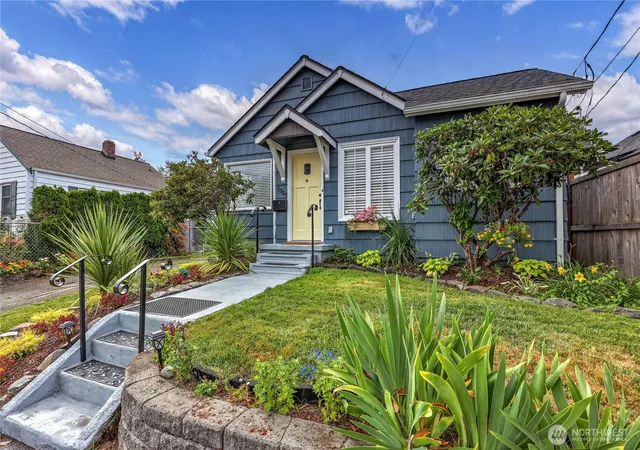 Photo 3 of Single family home for sale at 1705 13th St, Bremerton, WA 98337 | MLS# NWM2573523 | Listing updated on 2026-09-29