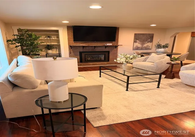 Photo 3 of Sale Pending at (Undisclosed), Renton, WA 98056 | MLS# NWM2573533 | Listing updated on 2026-09-25