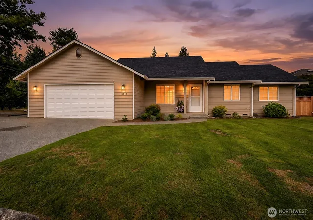 Photo 1 of Sale Pending at 15512 3rd Pl W, Lynnwood, WA 98087 | MLS# NWM2573535 | Listing updated on 2026-09-23