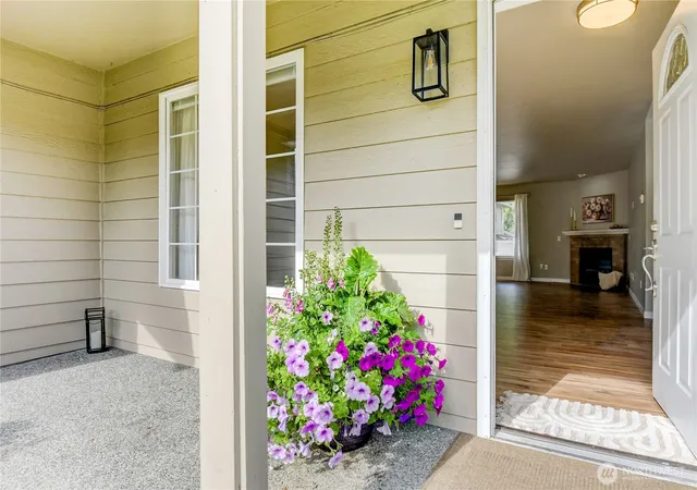 Photo 3 of Sale Pending at 15512 3rd Pl W, Lynnwood, WA 98087 | MLS# NWM2573535 | Listing updated on 2026-09-23
