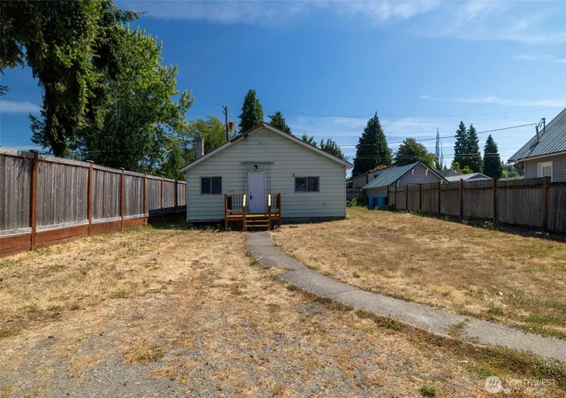 Photo 1 of Single family home for sale at 1320 Delaware Ave, Centralia, WA 98531 | MLS# NWM2573557 | Listing updated on 2026-09-30