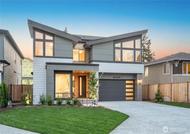 Photo 1 of Single family home for sale at 10209 125th Ave Ne, Kirkland, WA 98033 | MLS# NWM2573562 | Listing updated on 2026-10-02