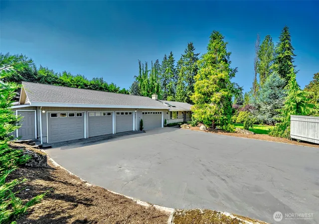 Photo 4 of Single family home for sale at 8205 Ne 128Th St, Kirkland, WA 98034 | MLS# NWM2573569 | Listing updated on 2026-10-01