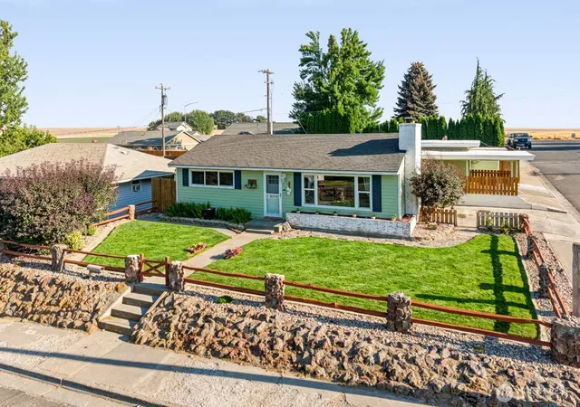 Photo 2 of Single family home for sale at 301 E 8th St, Warden, WA 98857 | MLS# NWM2573635 | Listing updated on 2026-09-25